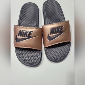 Women's Nike Benassi JDI metallic Slides Red Bronze size 11